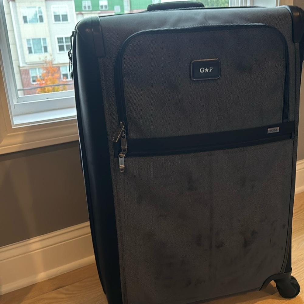 TUMI ALPHA Extended Trip Expandable 4 Wheeled Suitcase